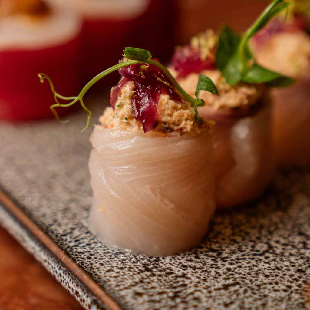 Gunkan Lírio e Caranguejo